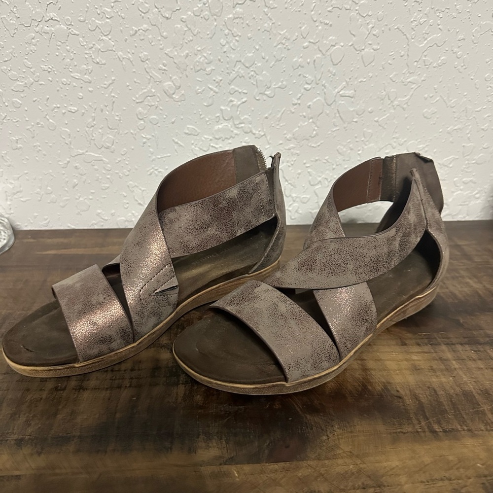 Pierre Dumas Bronze Crisscross Sandals